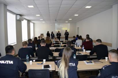 Curs de formare organizat de reprezentanţii Centrului Internaţional ,,La Strada” imaginea 3