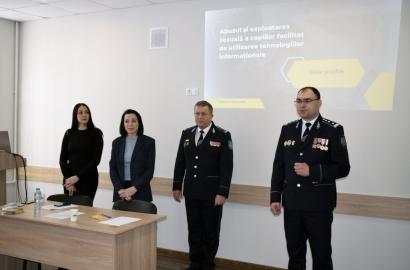 Curs de formare organizat de reprezentanţii Centrului Internaţional ,,La Strada” imaginea 4