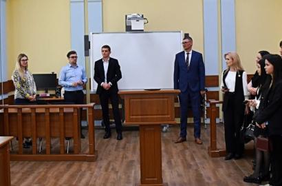 Viitorii juriști în dialog cu profesioniști ai sistemului de justiție imaginea 1