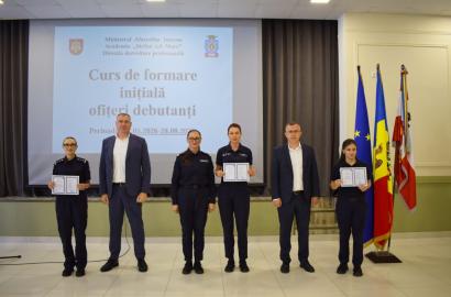 Pregătiți pentru misiune: 19 ofițeri au absolvit cursul de formare inițială image3