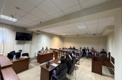 Experiență practică în sistemul judiciar: studenții Academiei au vizitat Judecătoria Chișinău imagine 4