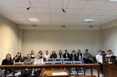 Experiență practică în sistemul judiciar: studenții Academiei au vizitat Judecătoria Chișinău imagine 5