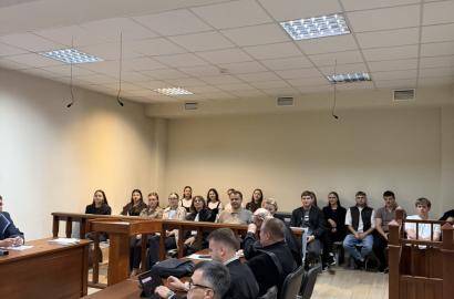 Experiență practică în sistemul judiciar: studenții Academiei au vizitat Judecătoria Chișinău imagine 6