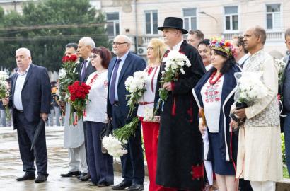 Astăzi, onorăm trecutul, prețuim prezentul și privim cu încredere spre viitorul Republicii Moldova image8