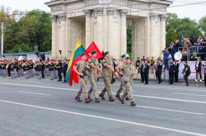 Cu demnitate, în pas cu istoria image11