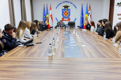 Ambasadorul României în Republica Moldova, în dialog cu studenții Academiei „Ștefan cel Mare” image 8