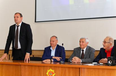 După 40 de ani, din nou împreună la Alma Mater imagine 13