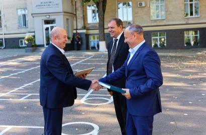 După 40 de ani, din nou împreună la Alma Mater imagine 8